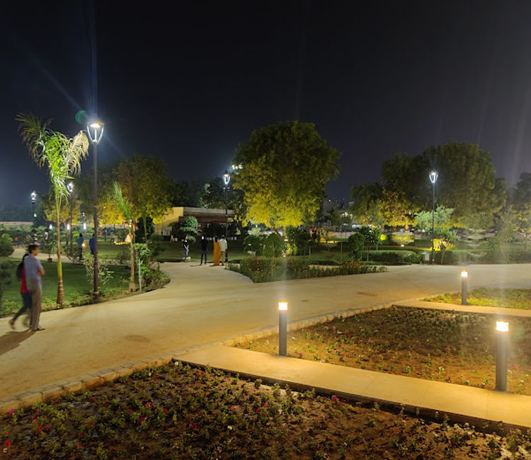 Long Jogging Track in City Park Jaipur